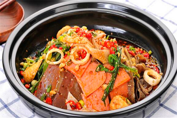 菜小青麻辣烫加盟