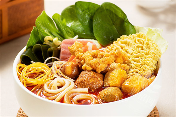 菜小青麻辣烫加盟