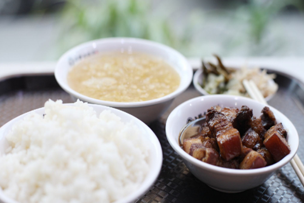 坛肉酸菜米饭加盟