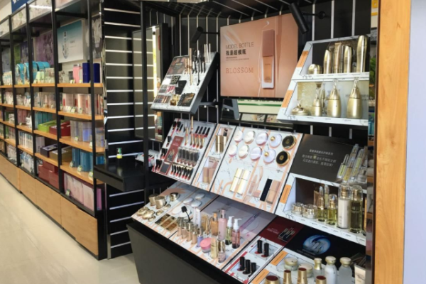 小资生活化妆品加盟店 开启一站式购物让你自由选购
