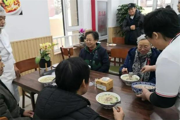 輩輩福社區(qū)老年營養(yǎng)食堂加盟