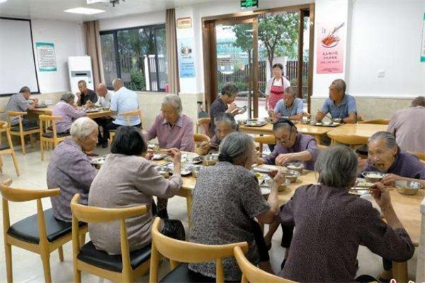 辈辈福社区老年营养食堂加盟