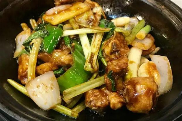 尖東仔港式鸡煲海鲜火锅加盟