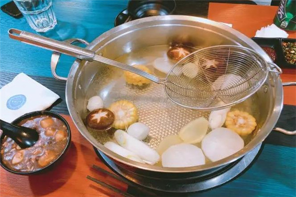 盛玖锅锅物料理加盟