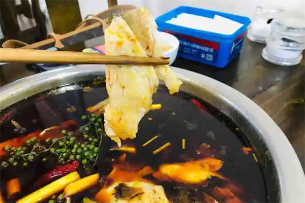 二妹鲜鱼火锅加盟