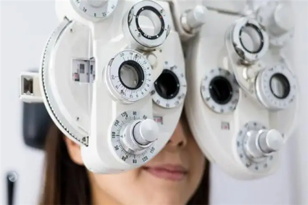 亮眼健康近视哺光仪加盟