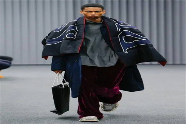 Balenciaga男装加盟