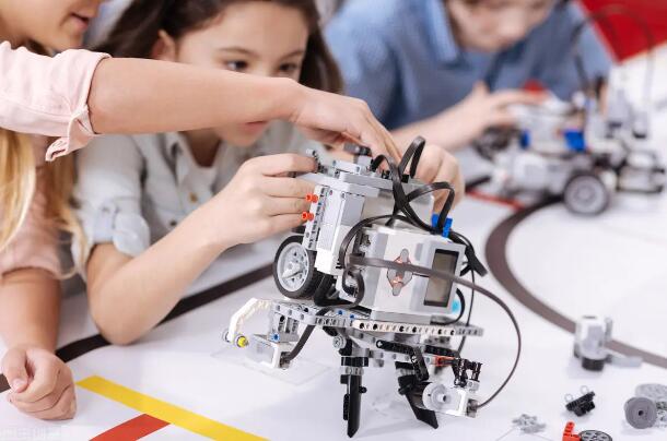 探索未来教育新蓝海：机器人编程教育加盟投资解析