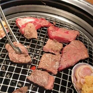 焰遇炭烤鲜牛肉