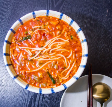 红汤绘米线