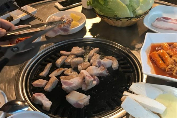 碳牛韩式烤肉加盟