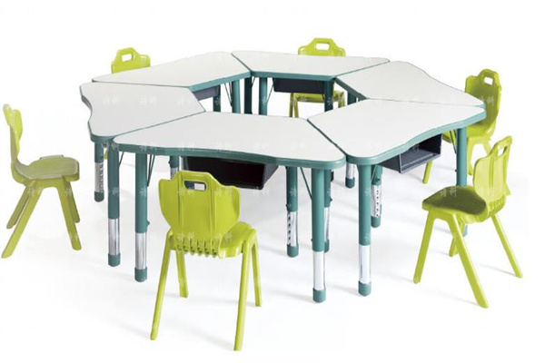 黑白调儿童桌椅加盟