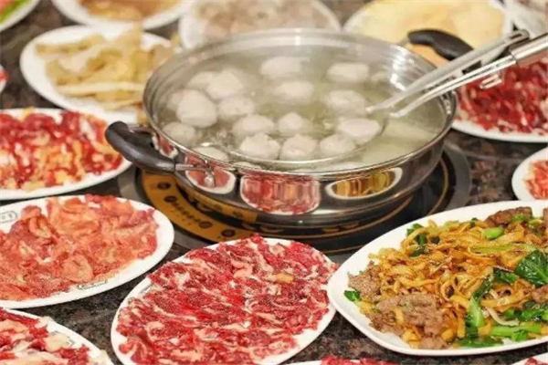 凡食间牛肉自助火锅店加盟