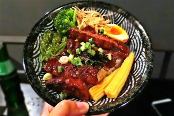 大碗s日式烧肉饭加盟