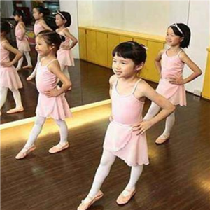 美吉儿舞蹈
