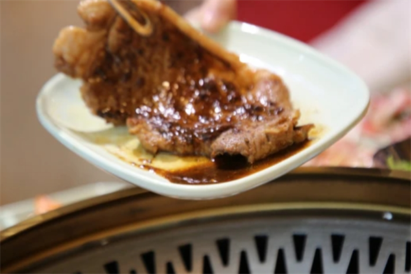 布多斯海鲜烤肉火锅自助餐加盟
