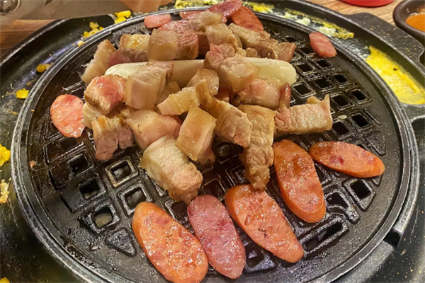 金汉山碳烤疙瘩肉加盟