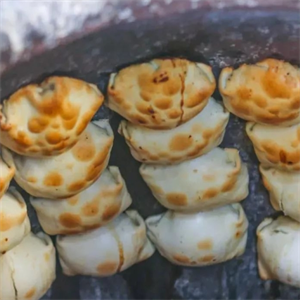 铜三斤新疆烤包子店