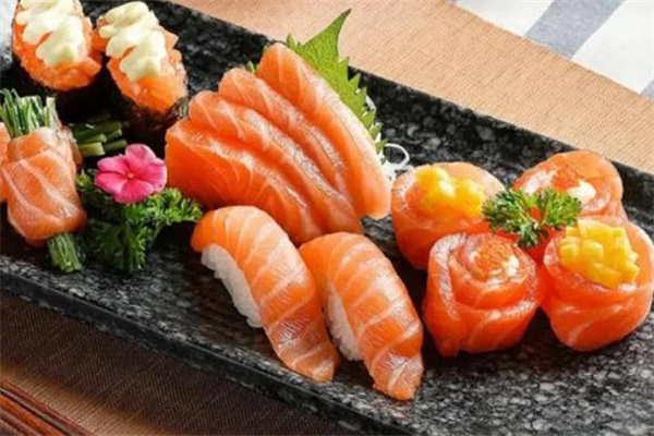 鱼渔外带寿司加盟