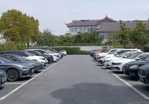藍卡停車場