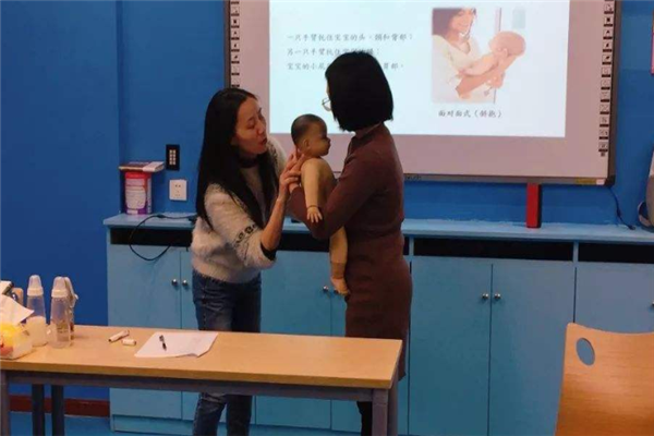 曼迪国际托育中心加盟