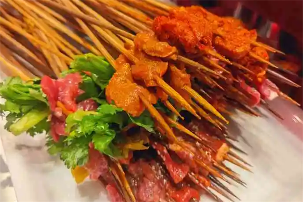 辣上瘾串串香加盟