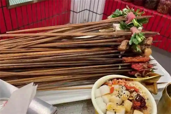 况且况且串串香火锅加盟
