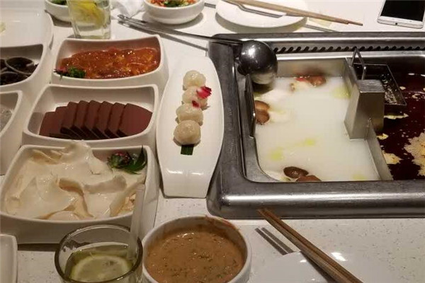 马子紧紧串串香加盟