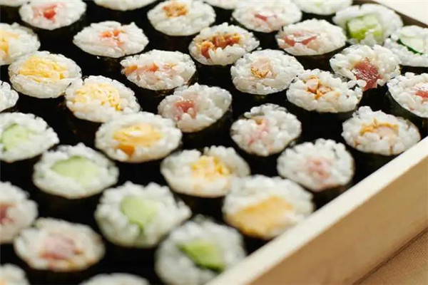 料理姑娘十元寿司加盟