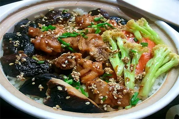 老荣家煲仔饭加盟