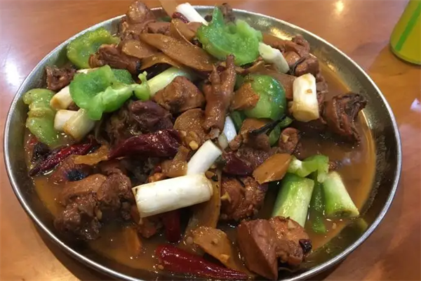 巨小鸡大盘鸡加盟
