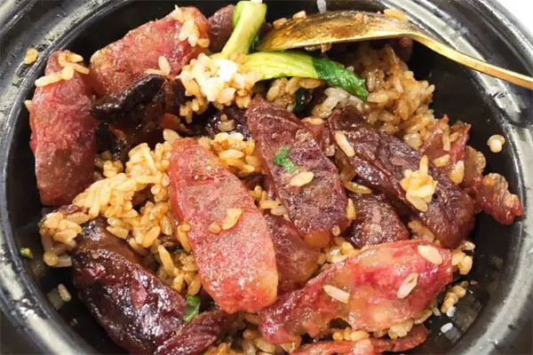 香思煲仔饭加盟