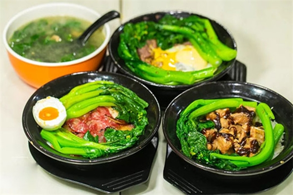 小美煲仔饭加盟