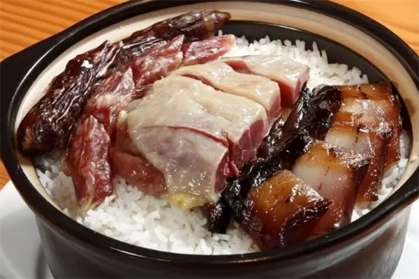 小美煲仔饭加盟