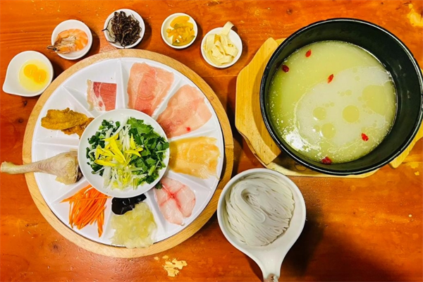 三舅妈过桥米线加盟