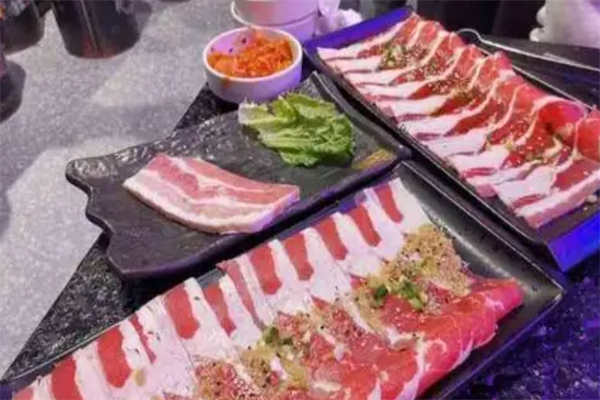 吾丽亲古炭火烤肉加盟