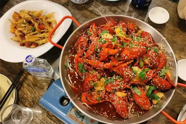 梓轩麻辣小龙虾加盟