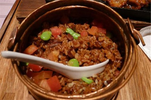 小饭碗三汁焖仔饭加盟