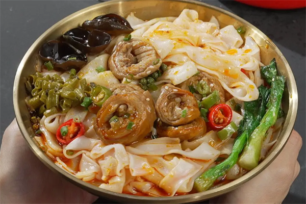 小饭碗三汁焖仔饭加盟