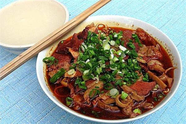 张拉拉牛肉面店加盟