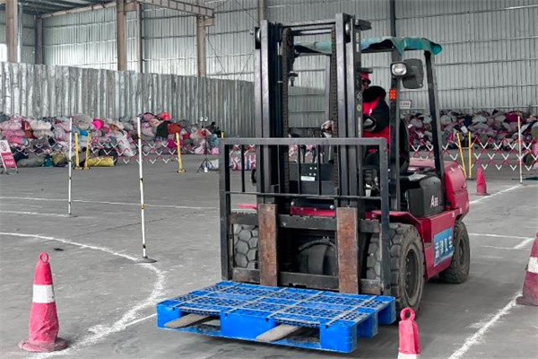 孙月琴叉车培训场地加盟