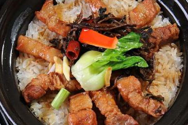 品尝煲仔饭店加盟