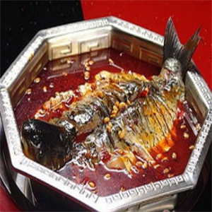 老圍酒樓特色魚頭火鍋