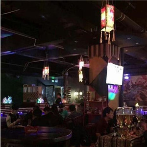 半步癫小酒馆