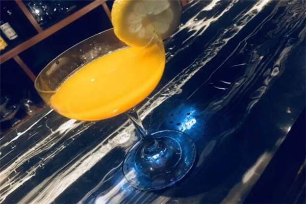 半步癫小酒馆加盟