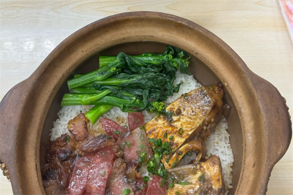 万禾煲仔饭加盟