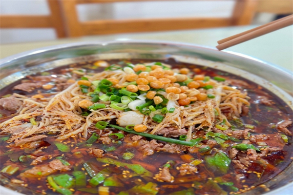 冒菜爱上米线加盟