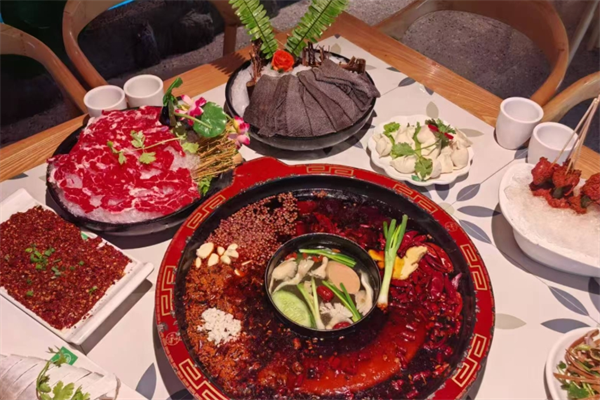 刘三酸菜鱼火锅加盟