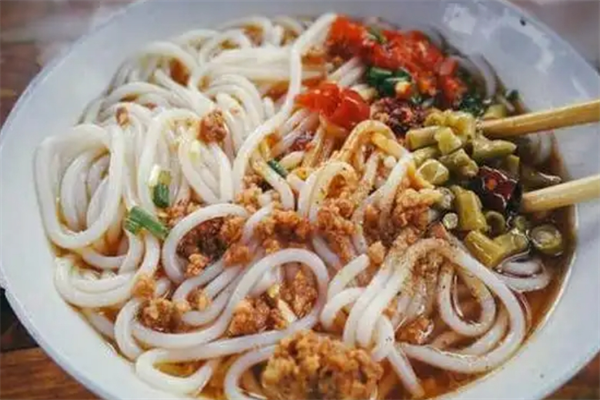 起点酸菜鱼米线加盟