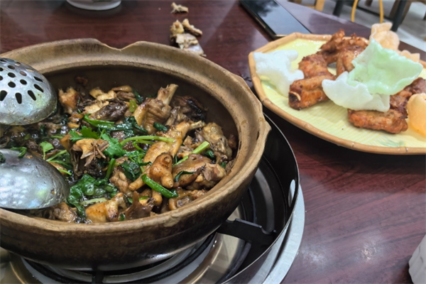 迎龙居煲仔饭加盟